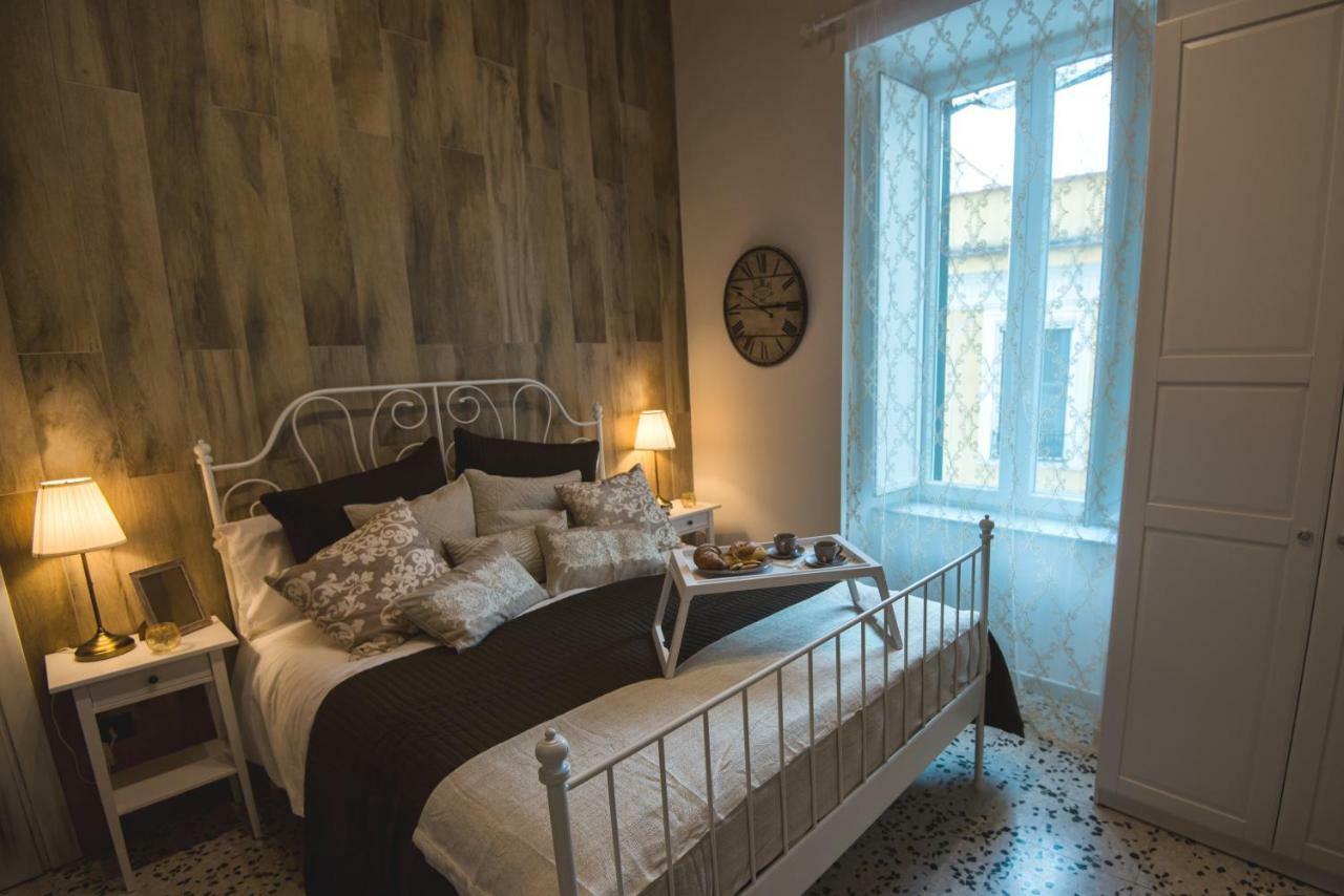 Elegant B&B - Il Vicolo Storico Σαλέρνο Εξωτερικό φωτογραφία