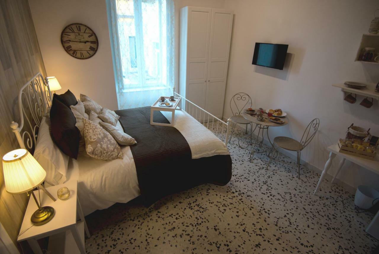Elegant B&B - Il Vicolo Storico Σαλέρνο Εξωτερικό φωτογραφία