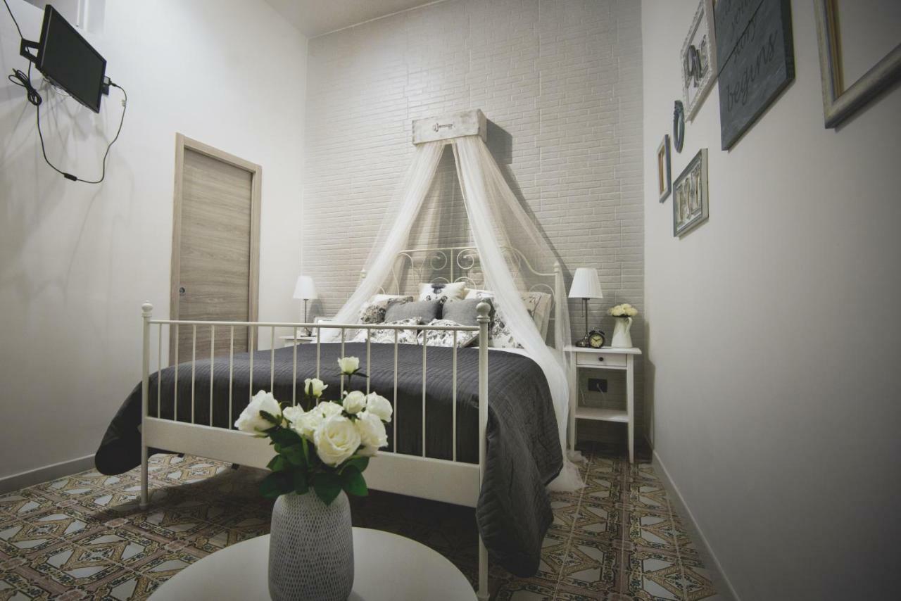 Elegant B&B - Il Vicolo Storico Σαλέρνο Εξωτερικό φωτογραφία
