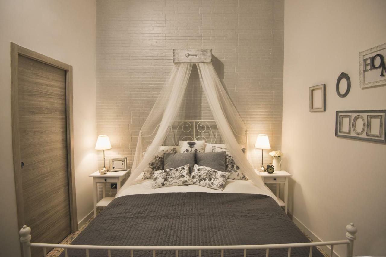 Elegant B&B - Il Vicolo Storico Σαλέρνο Εξωτερικό φωτογραφία
