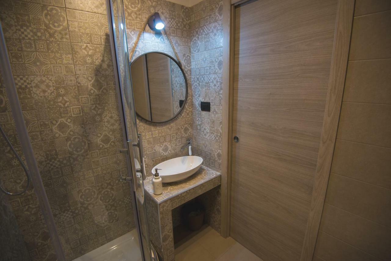 Elegant B&B - Il Vicolo Storico Σαλέρνο Εξωτερικό φωτογραφία