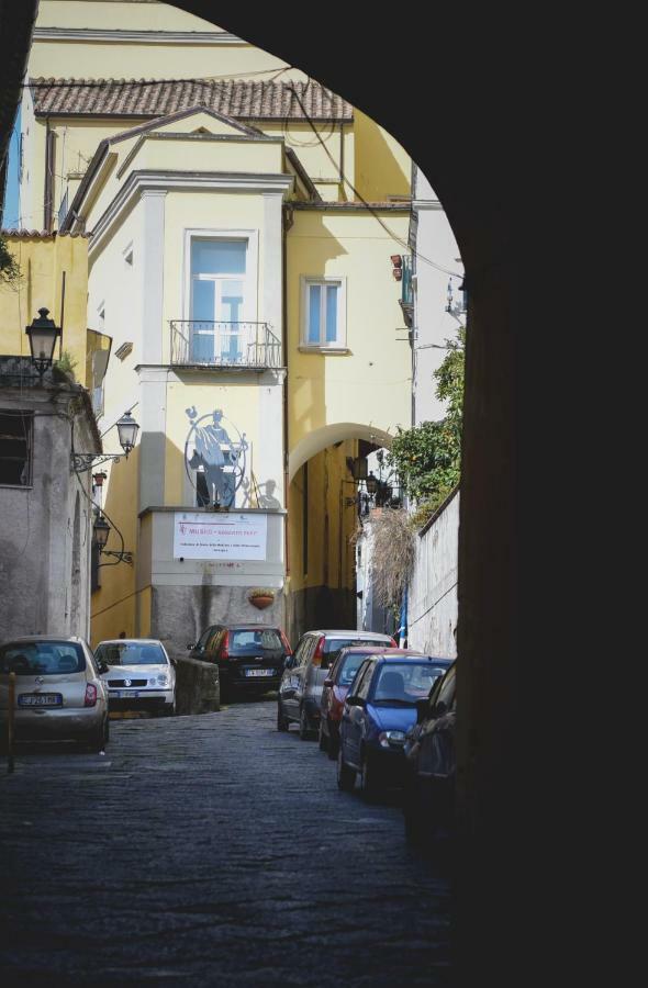 Elegant B&B - Il Vicolo Storico Σαλέρνο Εξωτερικό φωτογραφία