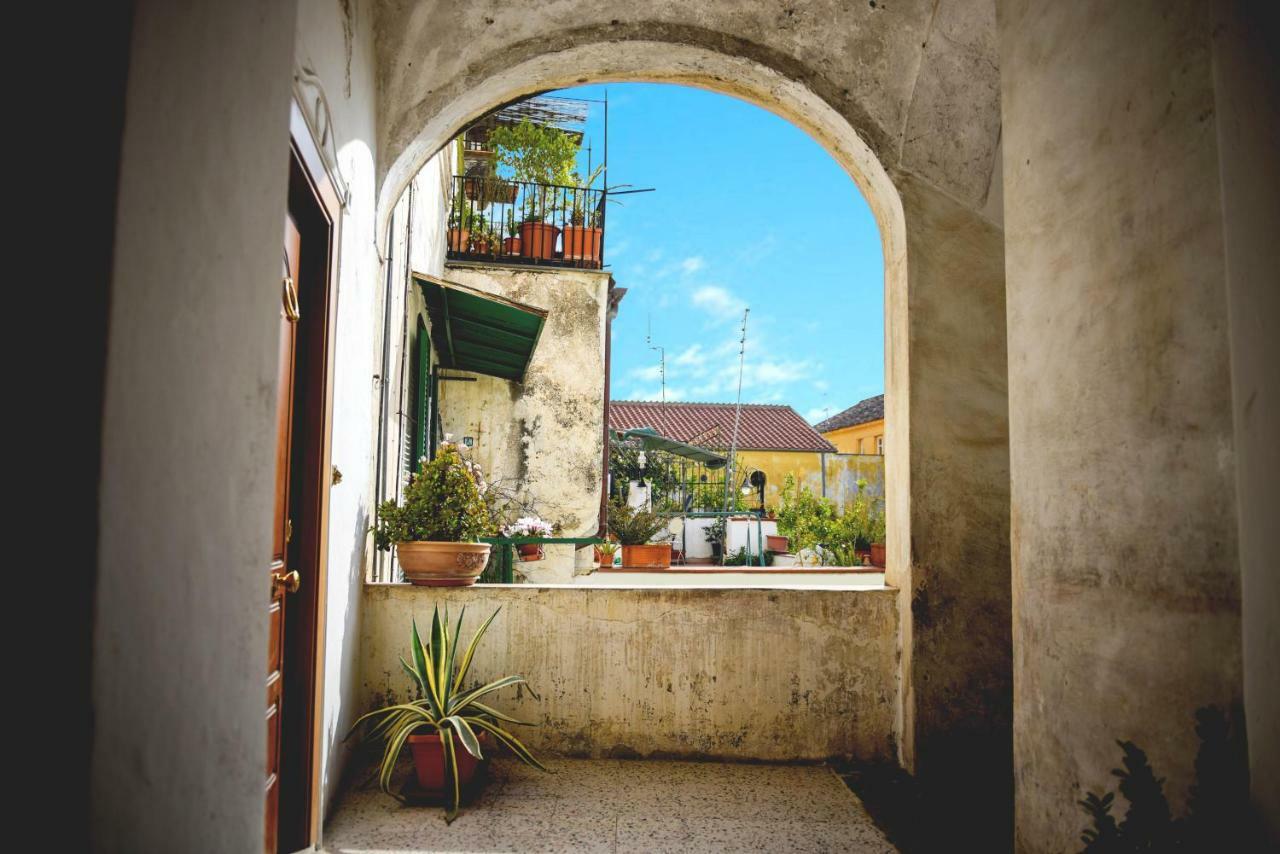 Elegant B&B - Il Vicolo Storico Σαλέρνο Εξωτερικό φωτογραφία