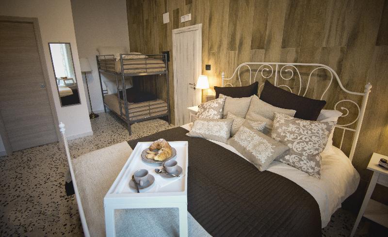 Elegant B&B - Il Vicolo Storico Σαλέρνο Εξωτερικό φωτογραφία